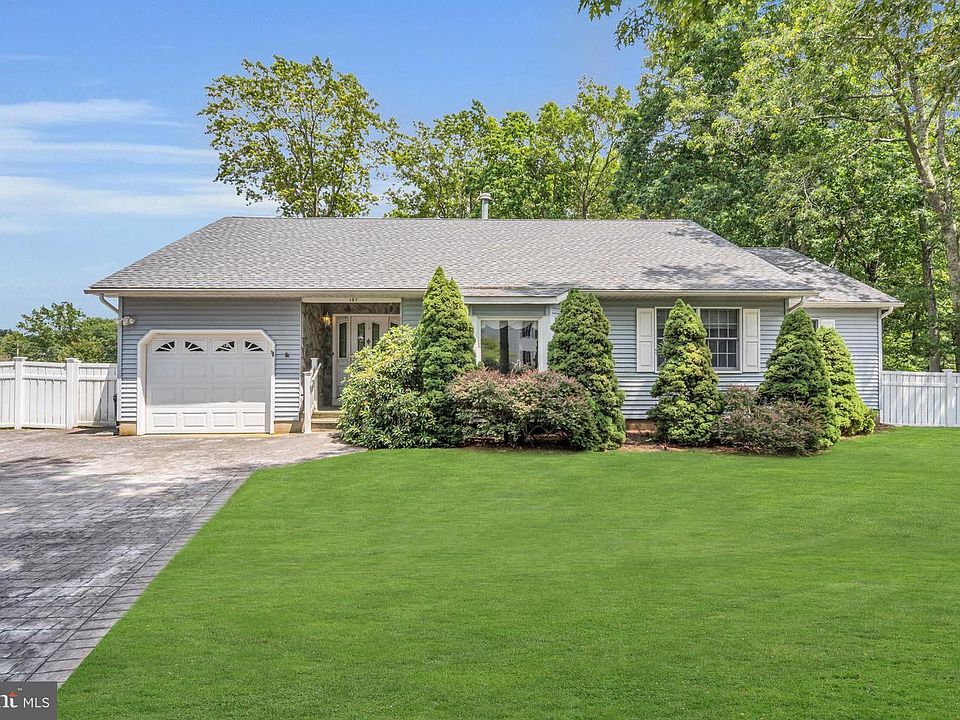 1st image of 107 Fox Hollow Dr