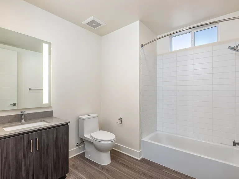 Bathroom | Penthouse B FOUR