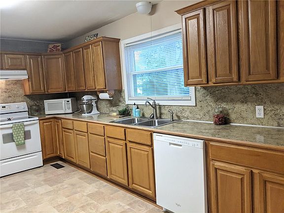 3rd image of 813 Nunn Ln