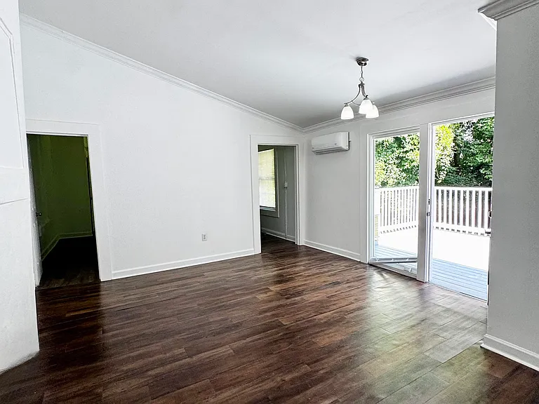 502 S Center St #E — Photo 4