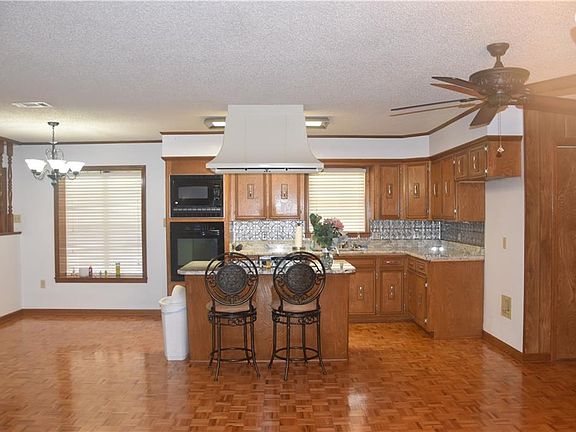 5th image of 10549 Dolphy Rd