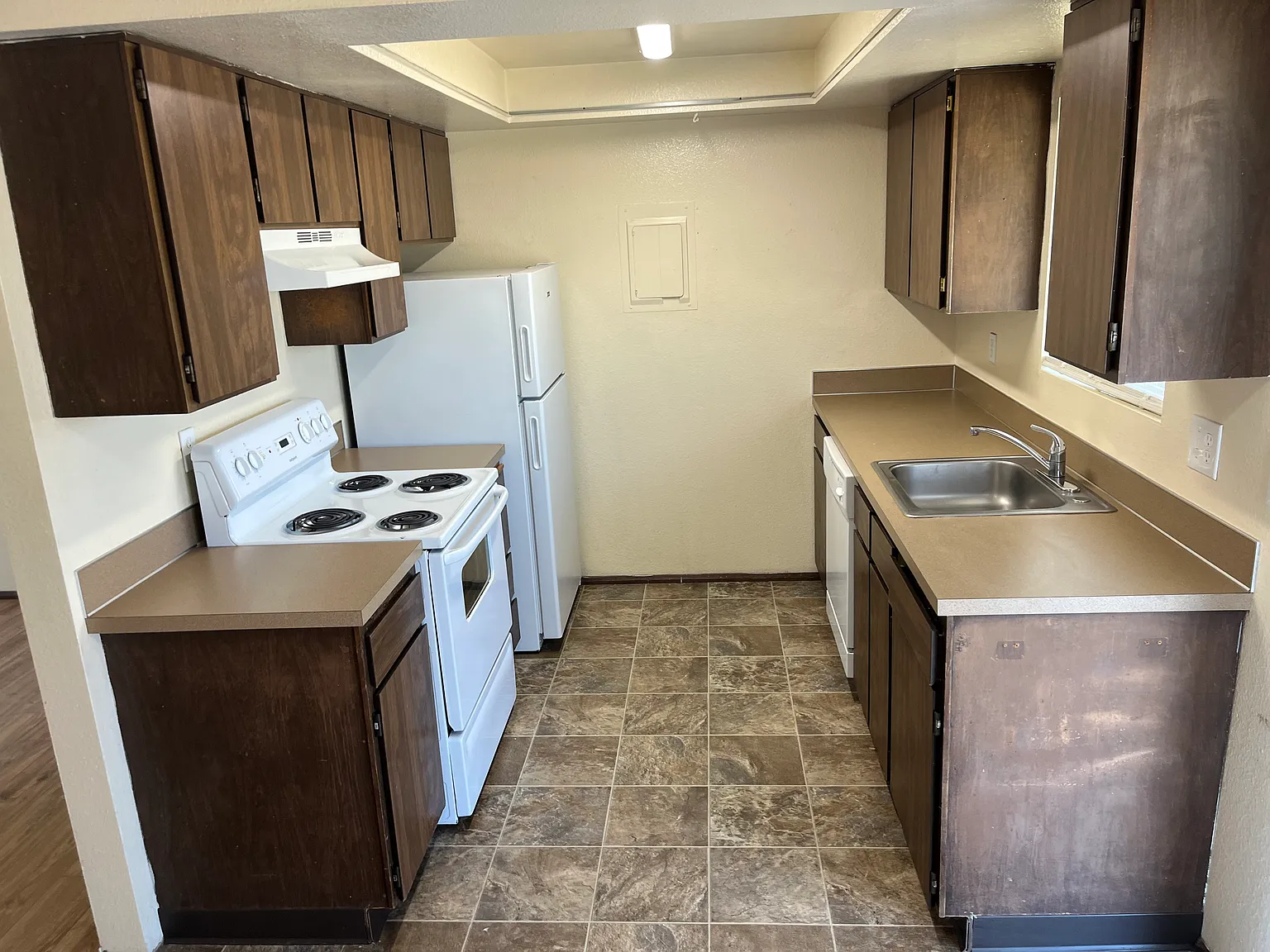 2 bed, 870 sqft, $1,765 — Photo 3