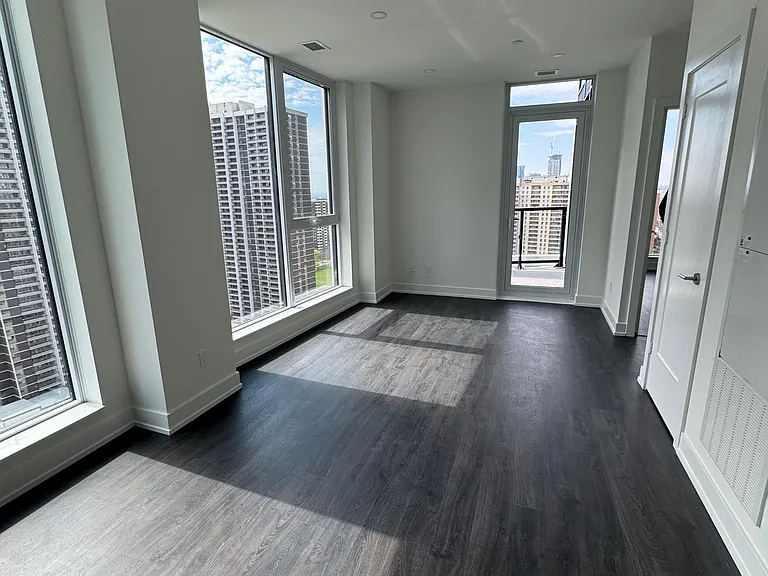 25 Cordova Ave #Penthouse 05 — Photo 3