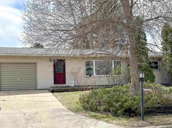 1909 9th St NW, Minot, ND 58703