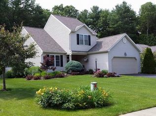 17 Waterview Dr, Saratoga Springs, NY 12866