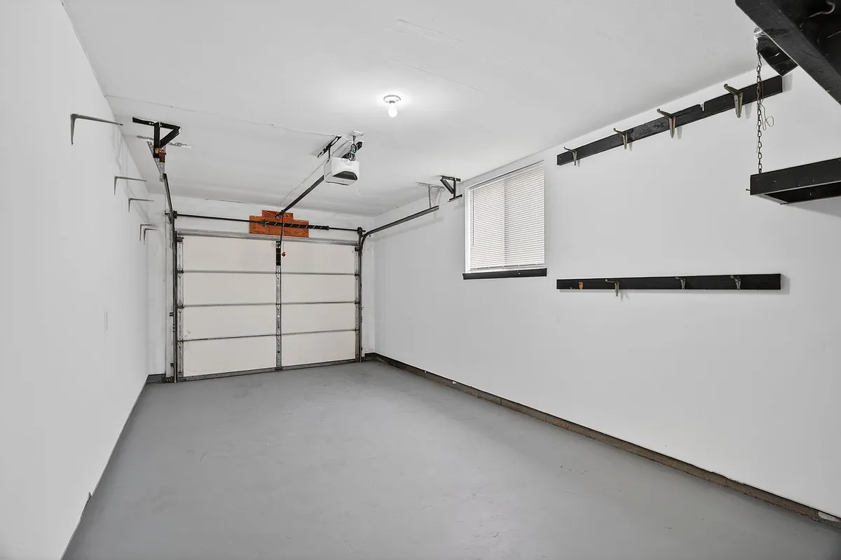 Building Photo - 1553 Cove Ln