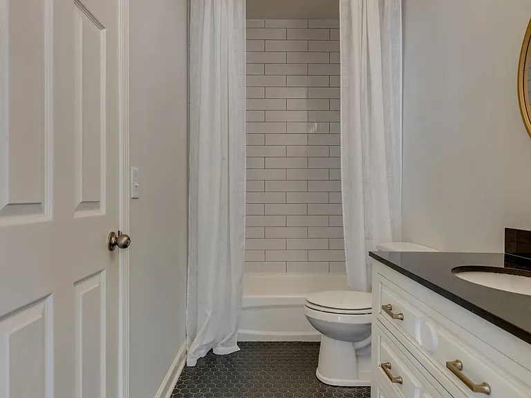 2304 Elliott Ave #102 — Photo 20