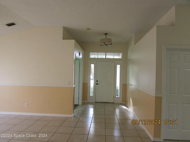 1065 Sedgewood Cir — Photo 6