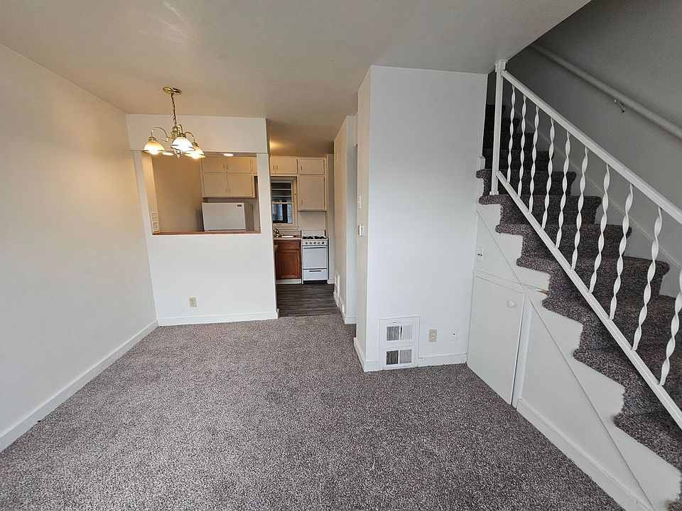 1st image of 2440-2448 11th Ave SE #2446