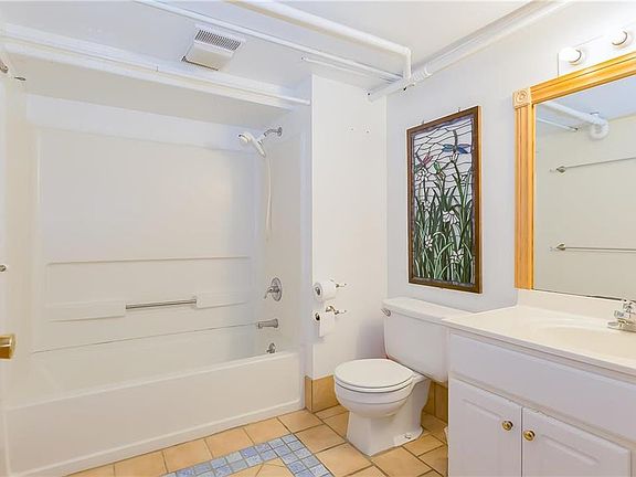 2nd image of 825 NE 46th Ter