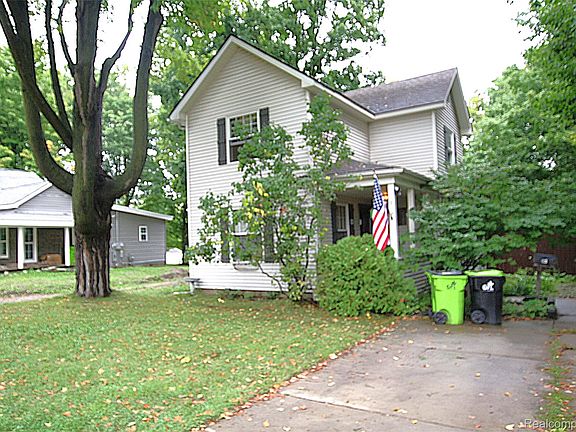 5th image of 614 Hickory St