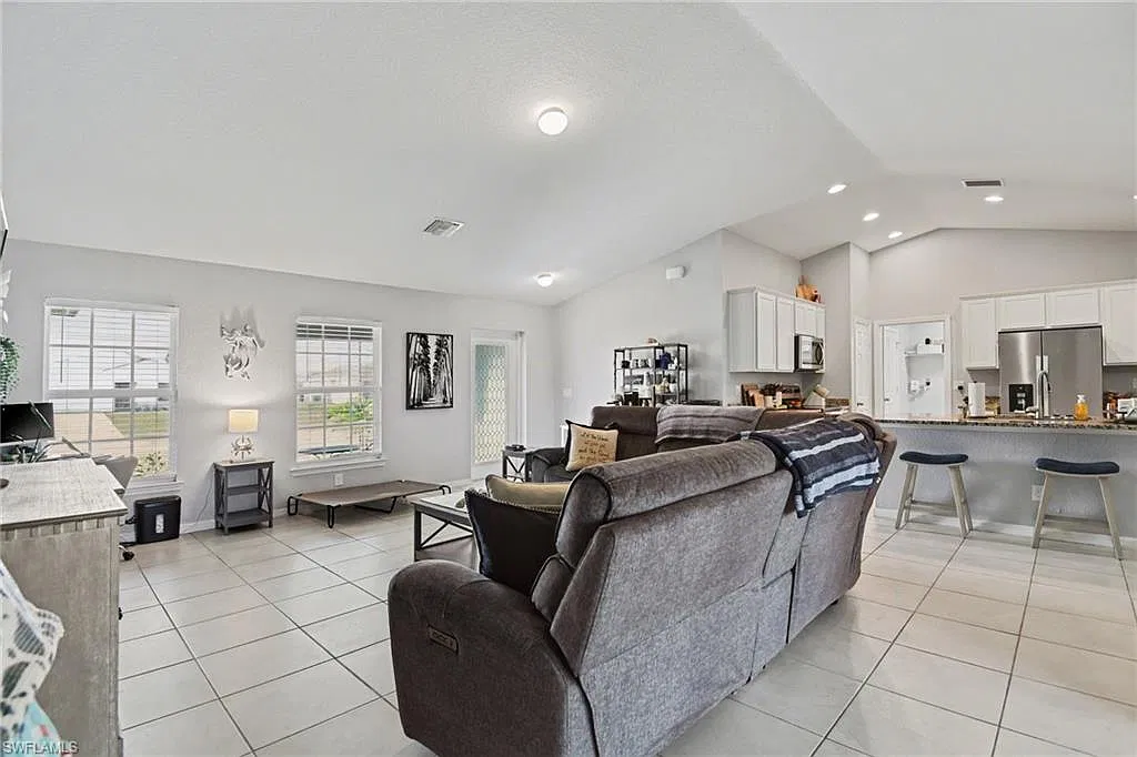 3 bed, 2.0 bath, 1622 sqft, $2,250 — Photo 4