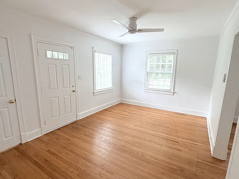 2807 Ashland St — Photo 4