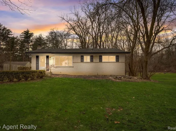 22555 Leewright Ave, Southfield, MI 48033