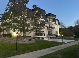 18559 Escanaba Ct APT 305, Lansing, IL 60438