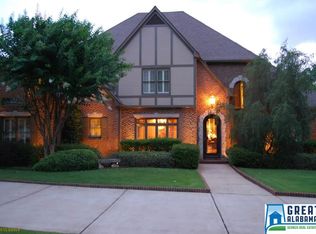 1561 Woodridge Pl, Vestavia, AL 35216