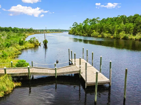 460 Riverwalk Cir, Freeport, FL 32439
