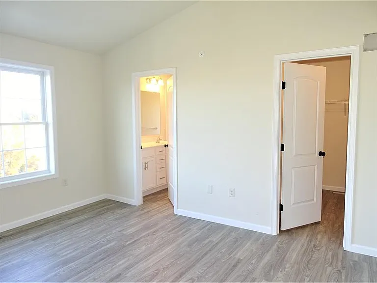 349 Cedar Holw — Photo 12