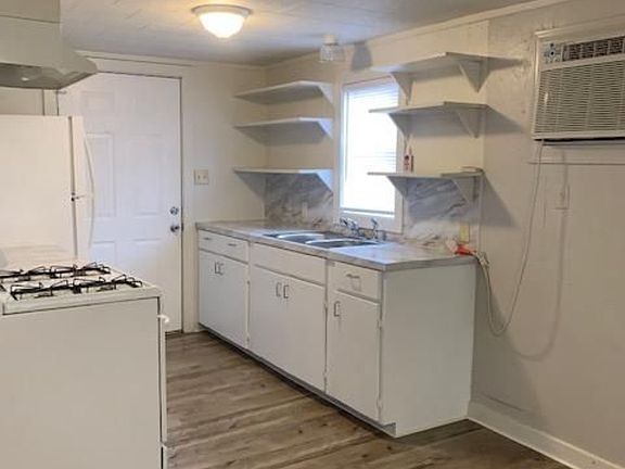 3rd image of 4204 Alma Ln #1