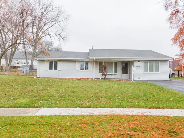 1310 Somerset Ln, Schaumburg, IL 60193