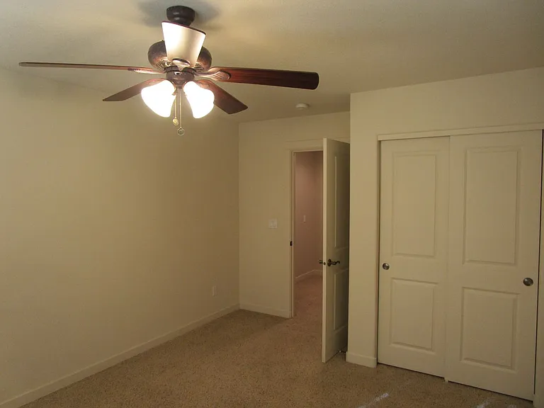 534 NE Brookstone Dr — Photo 8