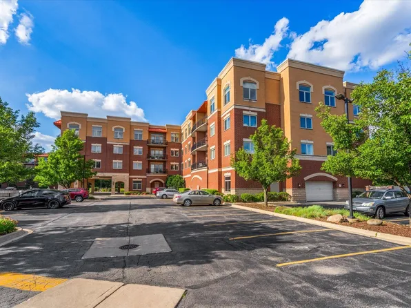 1200 N Foxdale Dr Unit 310, Addison, IL 60101