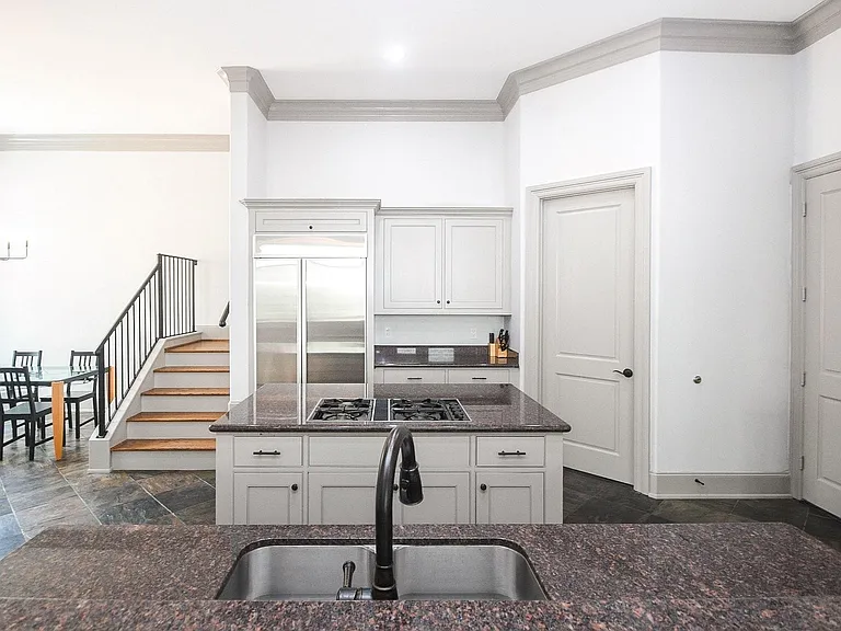 2702 Tudor Mnr — Photo 14