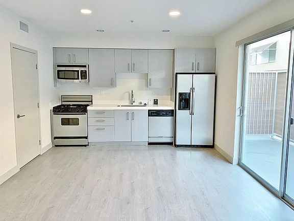 5th image of 3630 Mentone Ave #1795