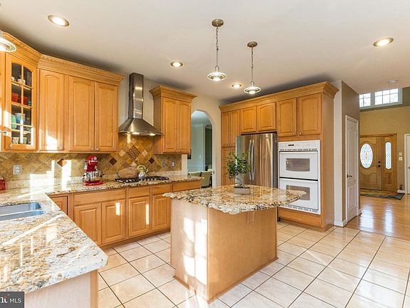 5th image of 15655 Hens Rest Ln