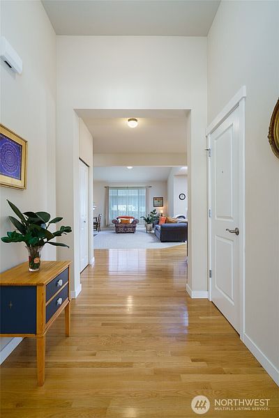 5th image of 1758 Hillcrest Loop