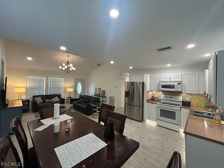 18464 Iris Rd — Photo 3