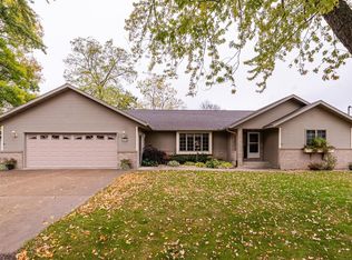 907 S Apple Ave, Marshfield, WI 54449