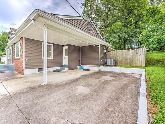 3rd image of 1420 Maple Dr