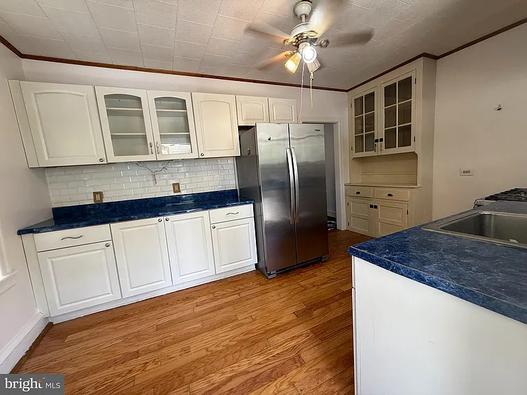 300 Devereaux Ave — Photo 10