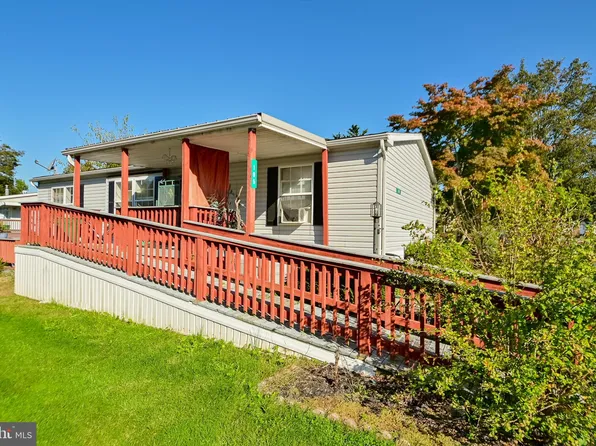 105 Falcon Ct, Lancaster, PA 17603