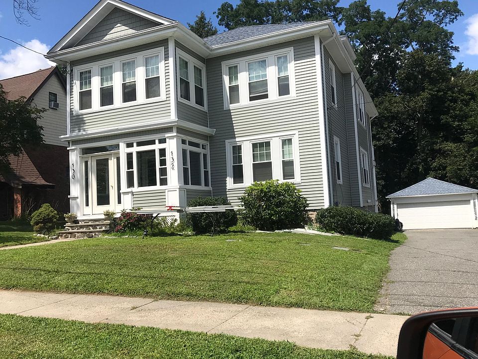 1st image of 132 Lakeview Ave #132