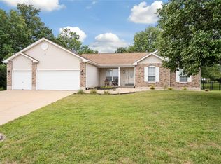 11 Club Ct, High Ridge, MO 63049