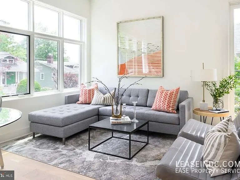 1018 Douglas St NE #5 — Photo 6