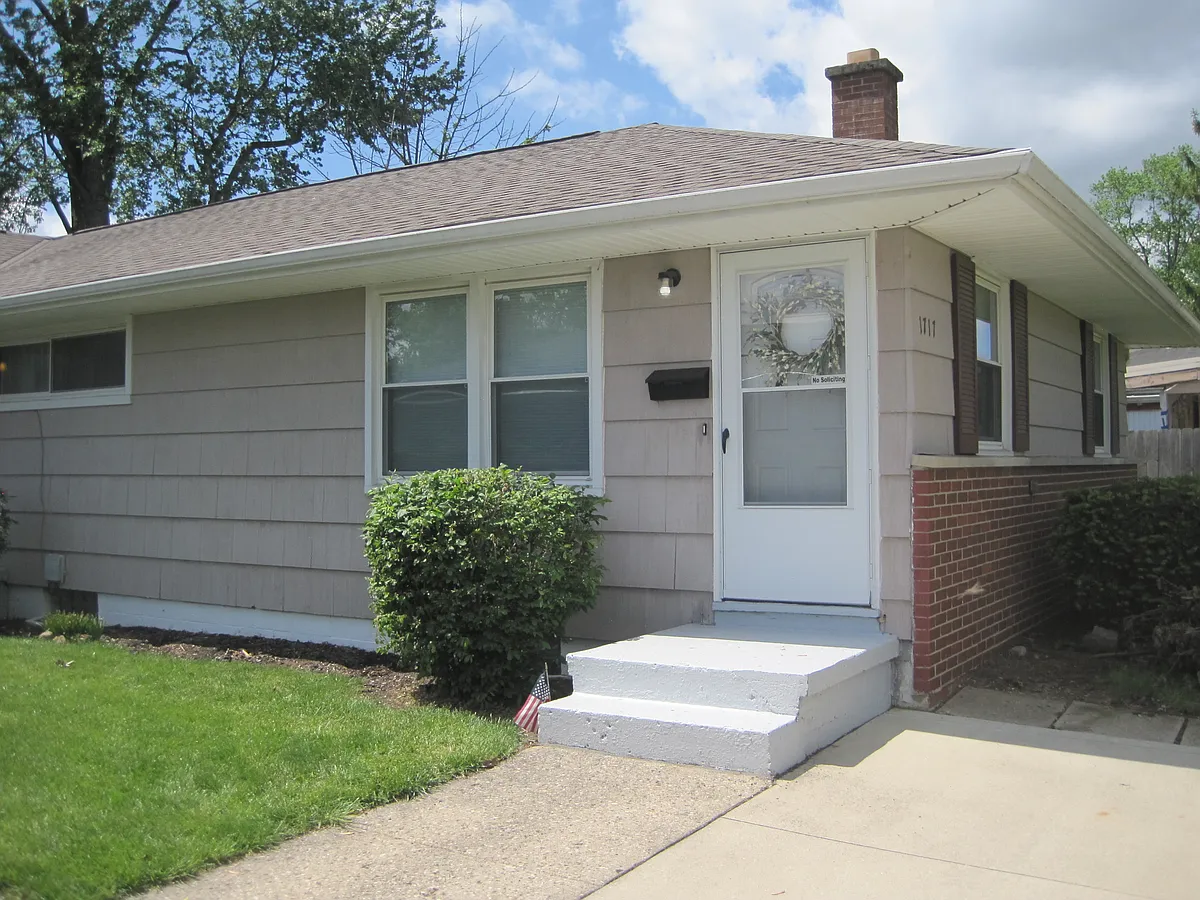 Building Photo - 1717 Carolyn Ave