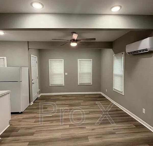 609 W 9th St — Photo 2