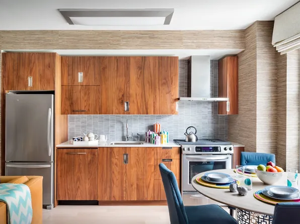 505 West 29th Street image 2 of 25