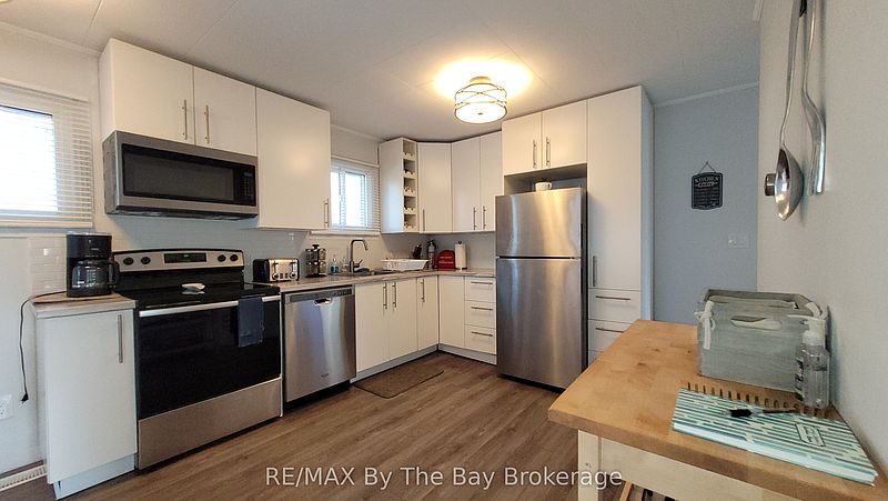 Wasaga Beach House for rent - 5 Bedrooms — photo 18