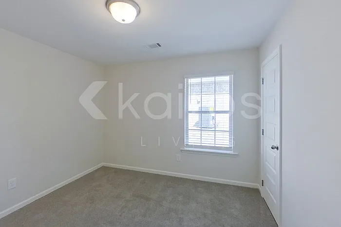 781 Park Ln — Photo 10