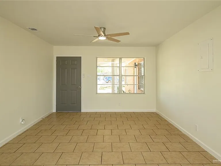 1823 Warren St — Photo 15
