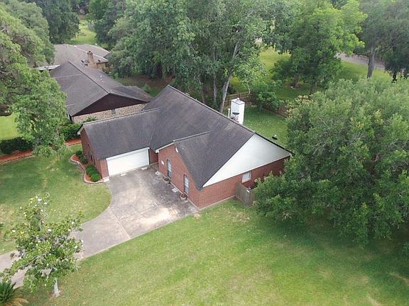 4th image of 2230 Lake Forest Dr
