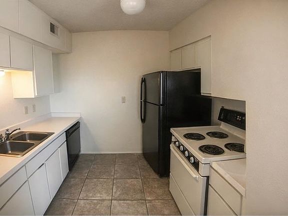 4th image of 2408 Longview St APT 111