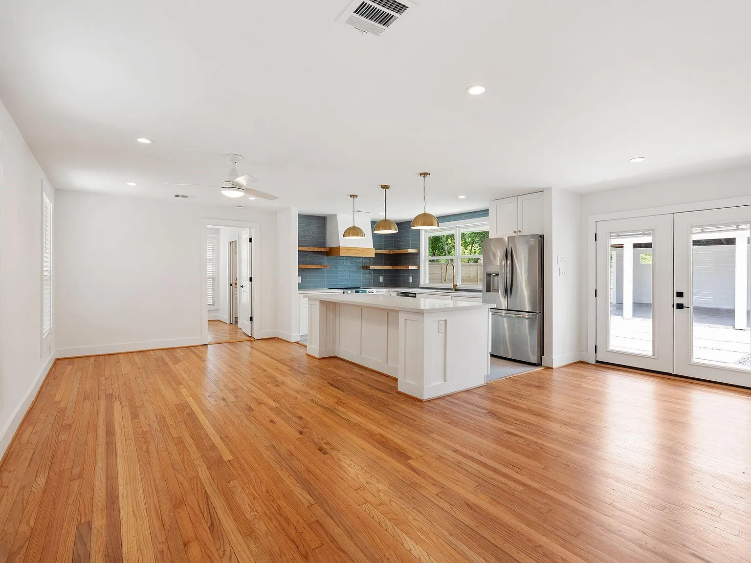 4 bed, 2.5 bath, 1447 sqft, $2,700 — Photo 4