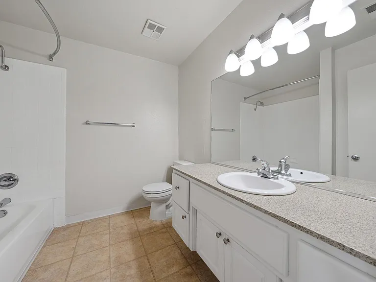 200 Hollis Ave — Photo 13