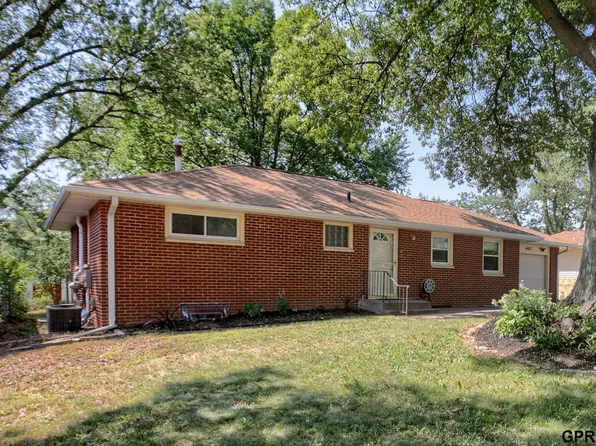 4451 Meredeth St, Lincoln, NE 68506