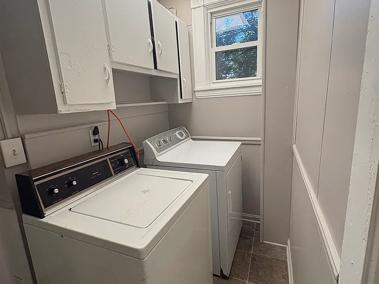 1557 Forrest Ave NE — Photo 10